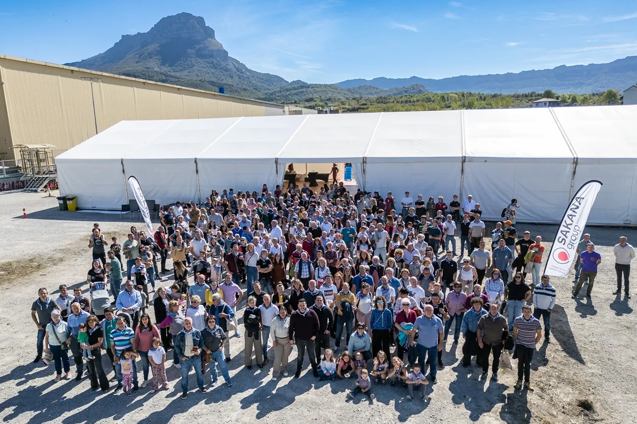 SAKANA Group homenajea a sus socios jubilados en una jornada festiva junto a trabajadores y familias